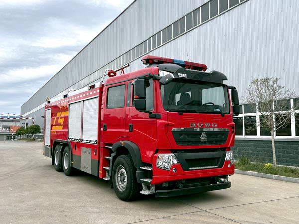 重汽豪沃12m3干粉水聯(lián)用消防車(chē)